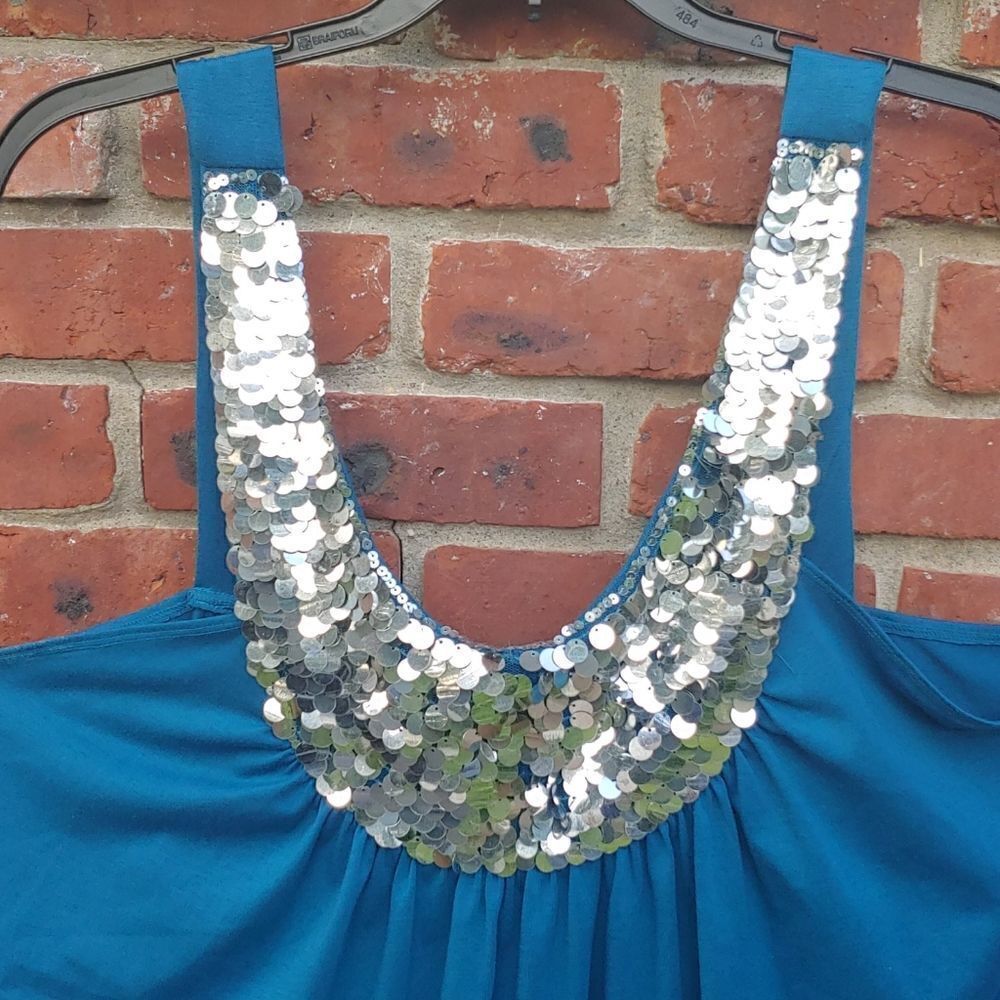 Turquoise sequined tank top - Picture 2 of 4